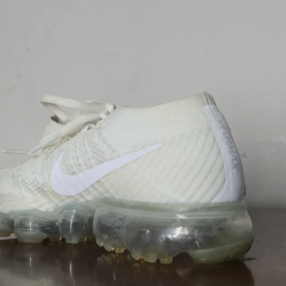 Nike Air VaporMax Flyknit Shoes Womens 7.5 White Running Sneaker 849557-100